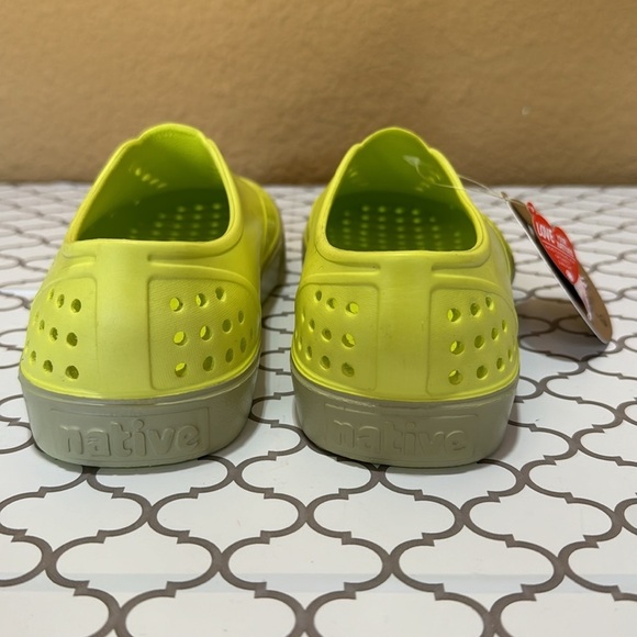 NATIVE Unisex Women and Men Beach Shoes Bioschuhe Slippers Lime green. W6/ M4 - Picture 4 of 7